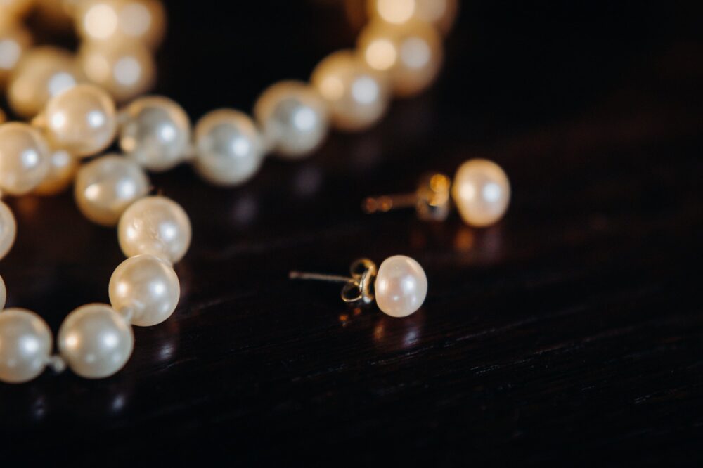 Accessories for the bride. Earrings . White wedding earrings